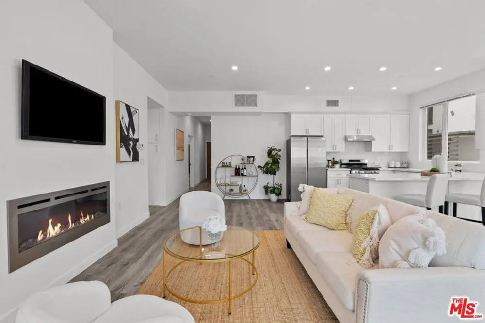 5114 Cahuenga Boulevard #2 North Hollywood, CA 91601