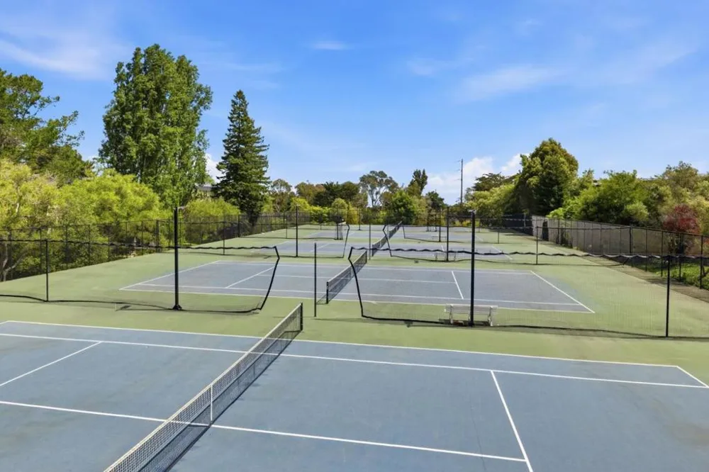 5122 Shelter Creek Lane San Bruno, CA 94066