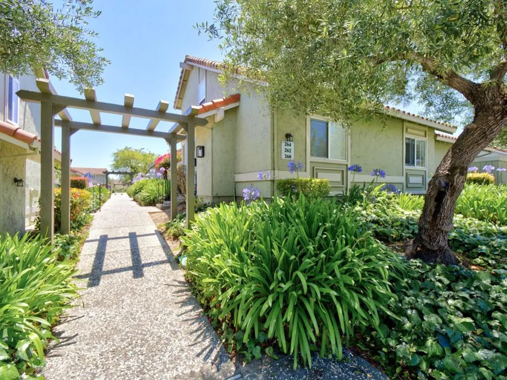 262 Crestview Drive Watsonville, CA 95076