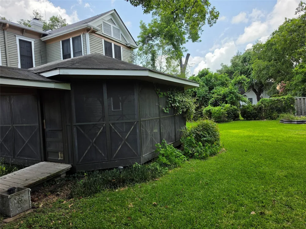 815 E Washington Avenue Navasota, TX 77868