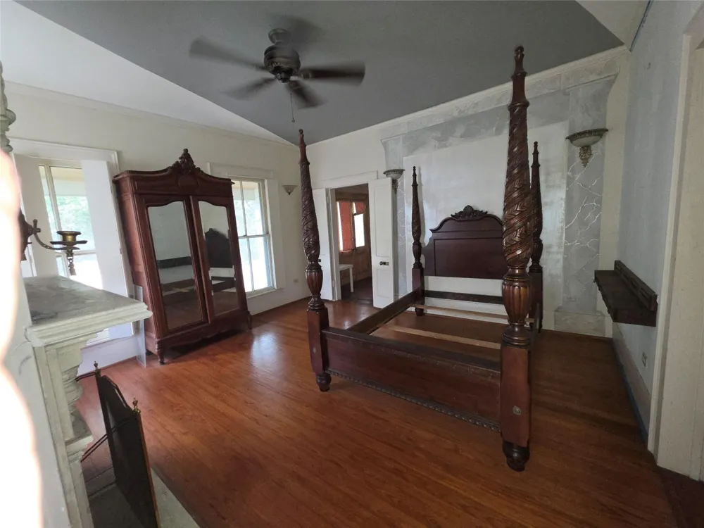 815 E Washington Avenue Navasota, TX 77868