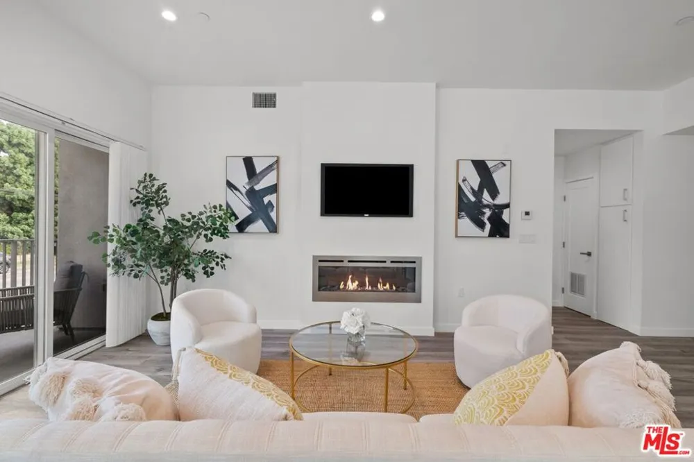 5114 Cahuenga Blvd #1 North Hollywood, CA 91601