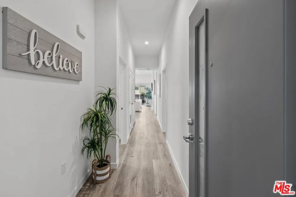 5114 Cahuenga Blvd #1 North Hollywood, CA 91601