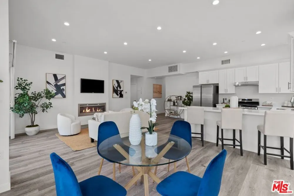 5114 Cahuenga Boulevard #4 North Hollywood, CA 91601