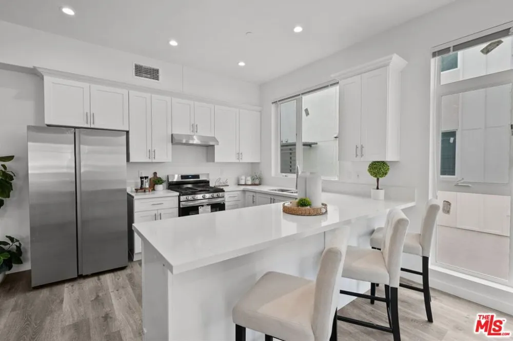 5114 Cahuenga Boulevard #4 North Hollywood, CA 91601