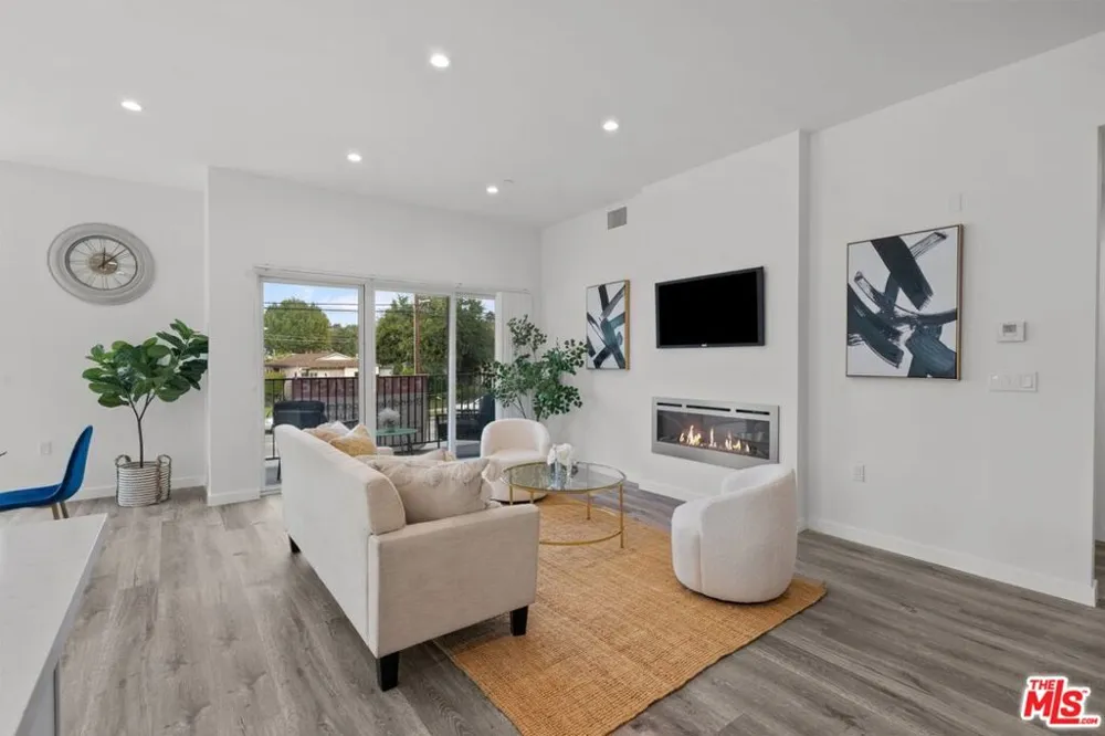 5114 Cahuenga Boulevard #4 North Hollywood, CA 91601