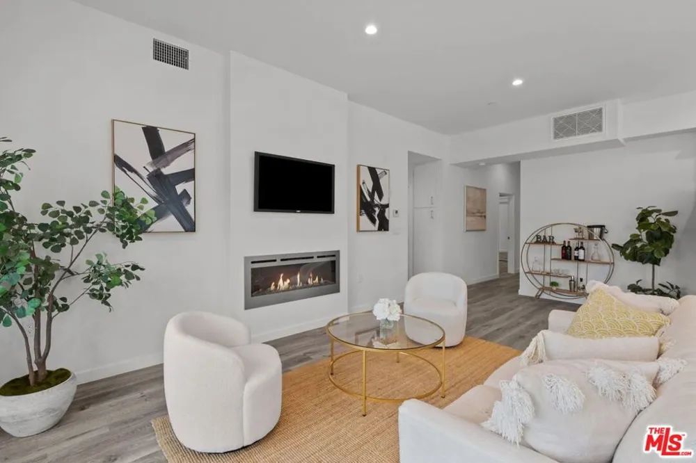 5114 Cahuenga Boulevard #4 North Hollywood, CA 91601
