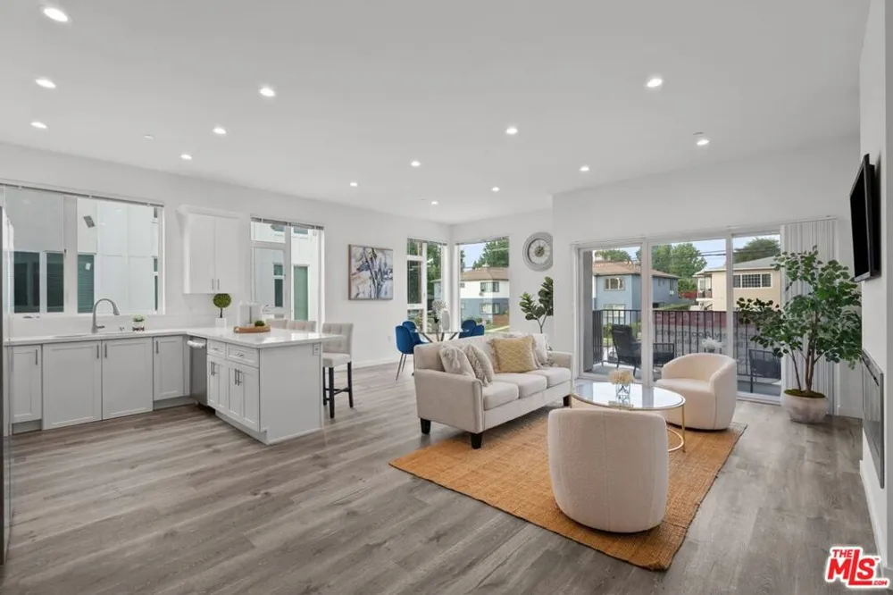 5114 Cahuenga Boulevard #4 North Hollywood, CA 91601
