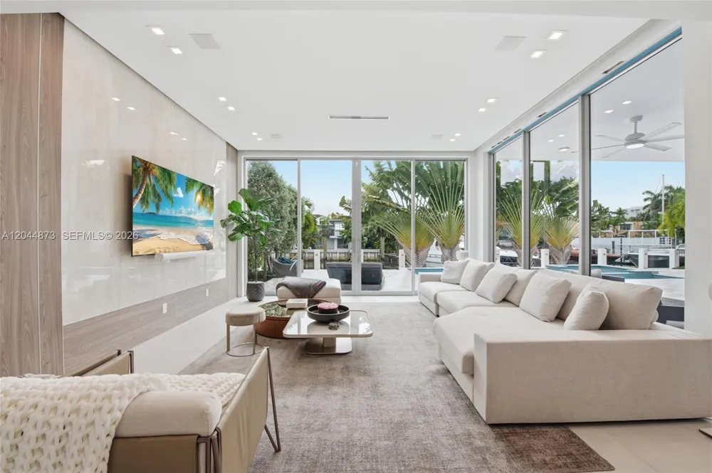 91 Fiesta Way Fort Lauderdale, FL 33301
