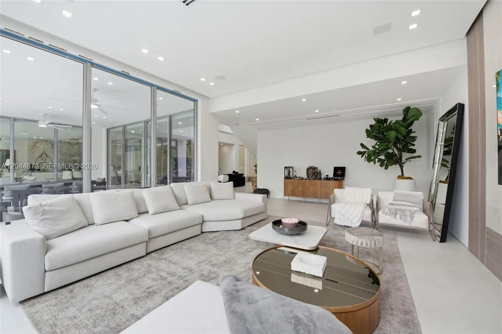 91 Fiesta Way Fort Lauderdale, FL 33301