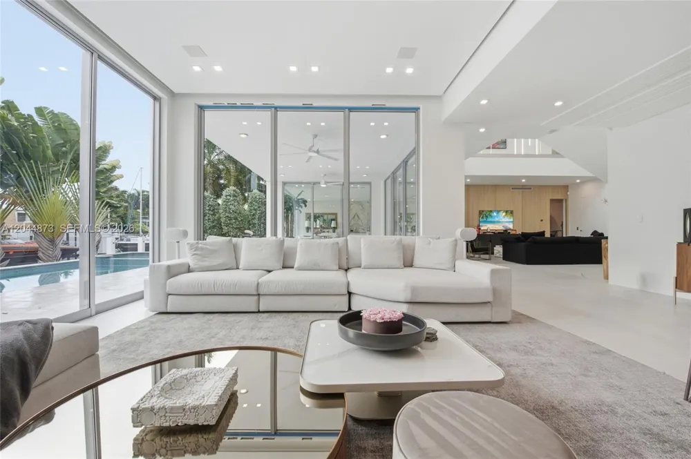 91 Fiesta Way Fort Lauderdale, FL 33301