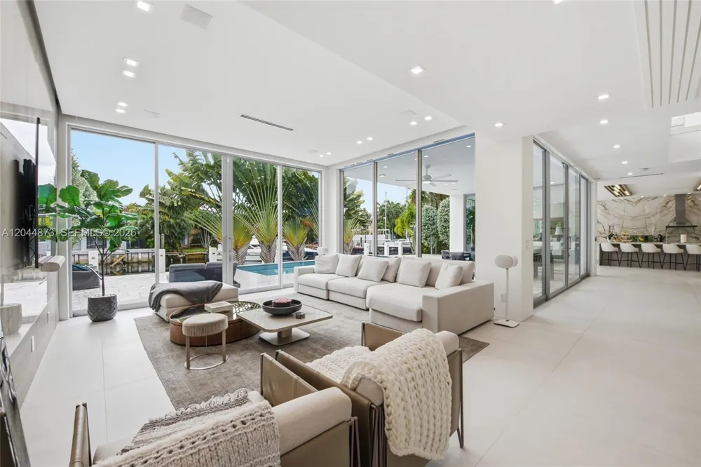 91 Fiesta Way Fort Lauderdale, FL 33301