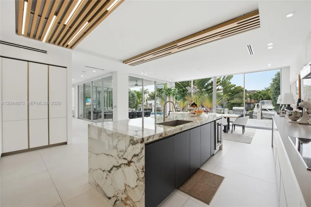 91 Fiesta Way Fort Lauderdale, FL 33301