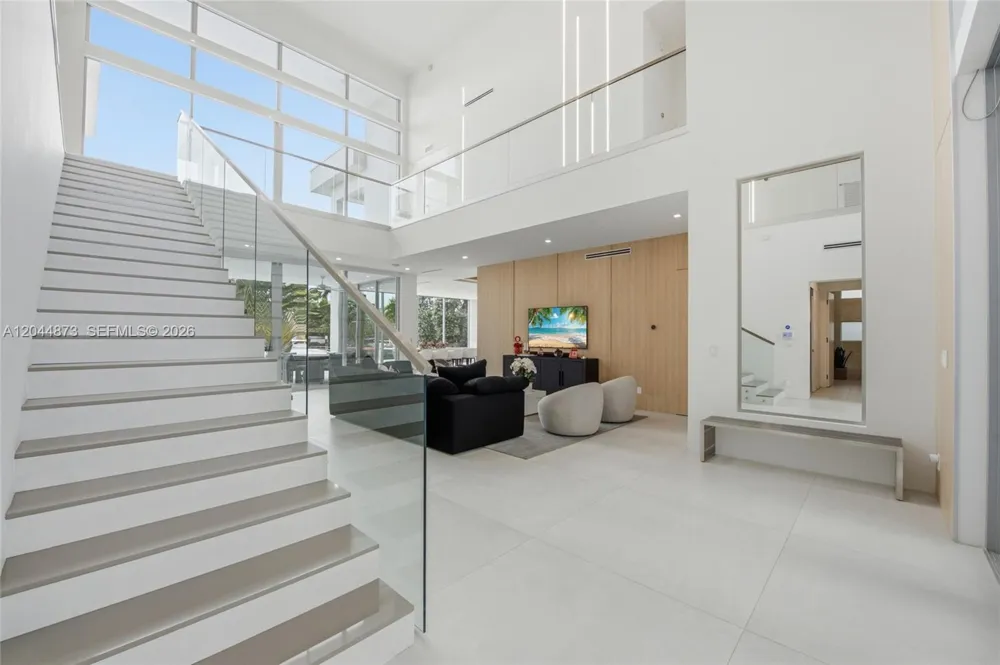 91 Fiesta Way Fort Lauderdale, FL 33301