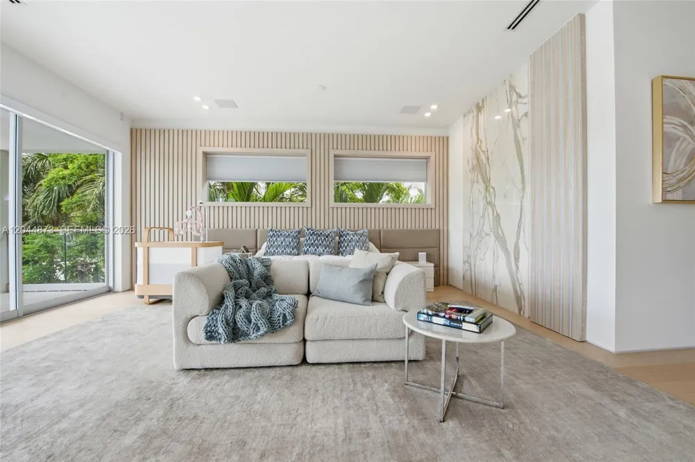 91 Fiesta Way Fort Lauderdale, FL 33301