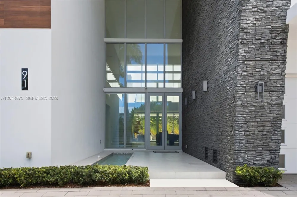 91 Fiesta Way Fort Lauderdale, FL 33301