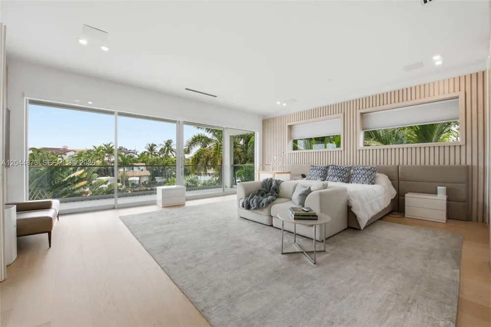 91 Fiesta Way Fort Lauderdale, FL 33301