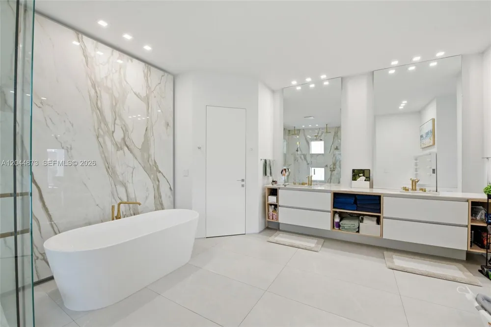 91 Fiesta Way Fort Lauderdale, FL 33301