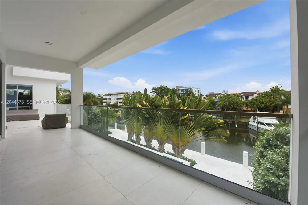 91 Fiesta Way Fort Lauderdale, FL 33301