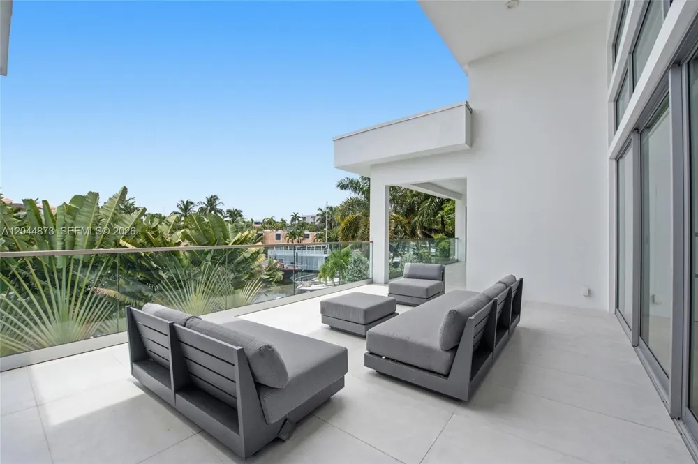91 Fiesta Way Fort Lauderdale, FL 33301