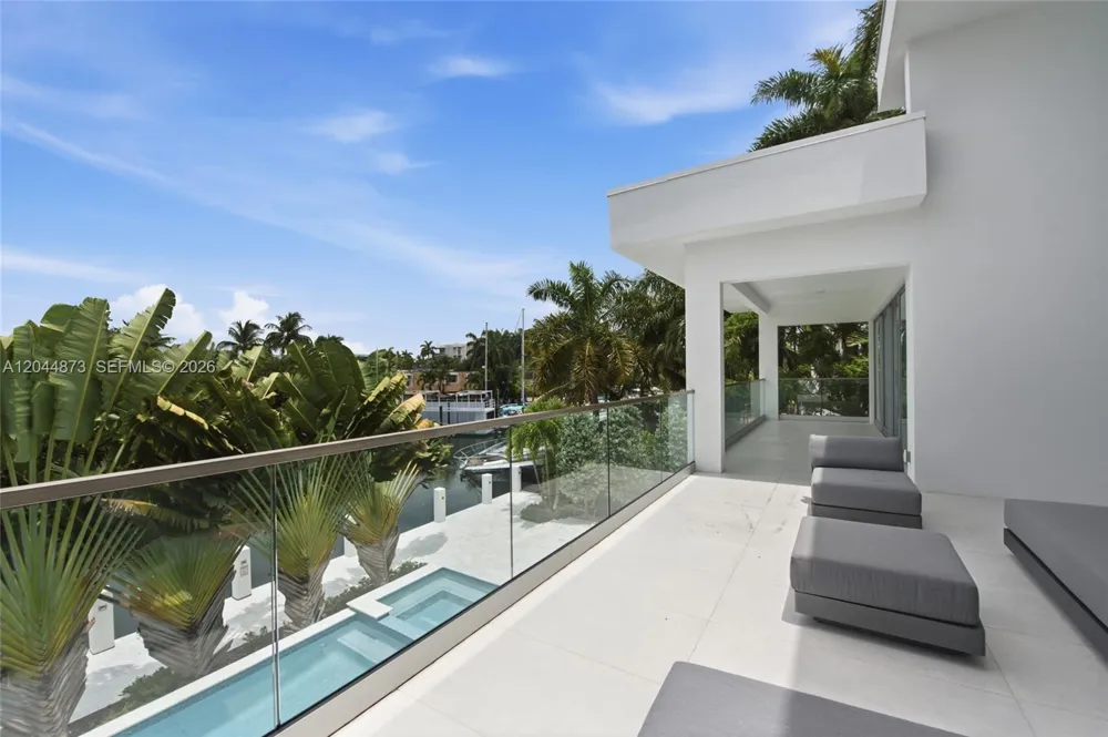 91 Fiesta Way Fort Lauderdale, FL 33301