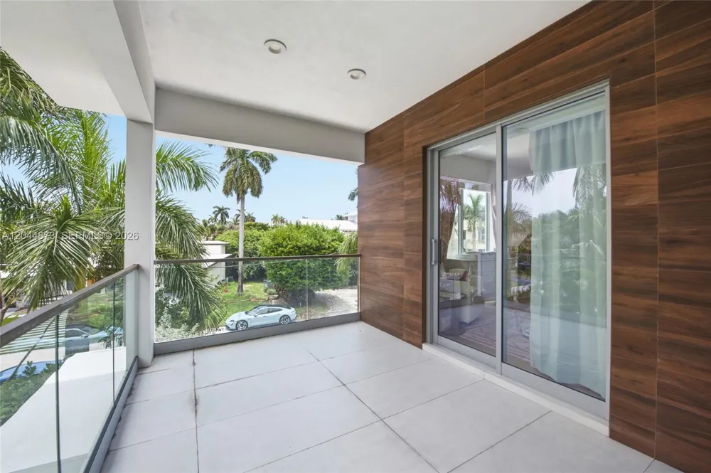 91 Fiesta Way Fort Lauderdale, FL 33301