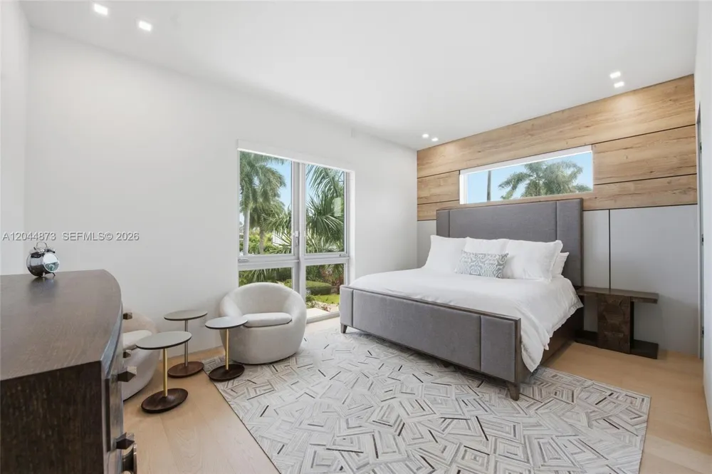 91 Fiesta Way Fort Lauderdale, FL 33301