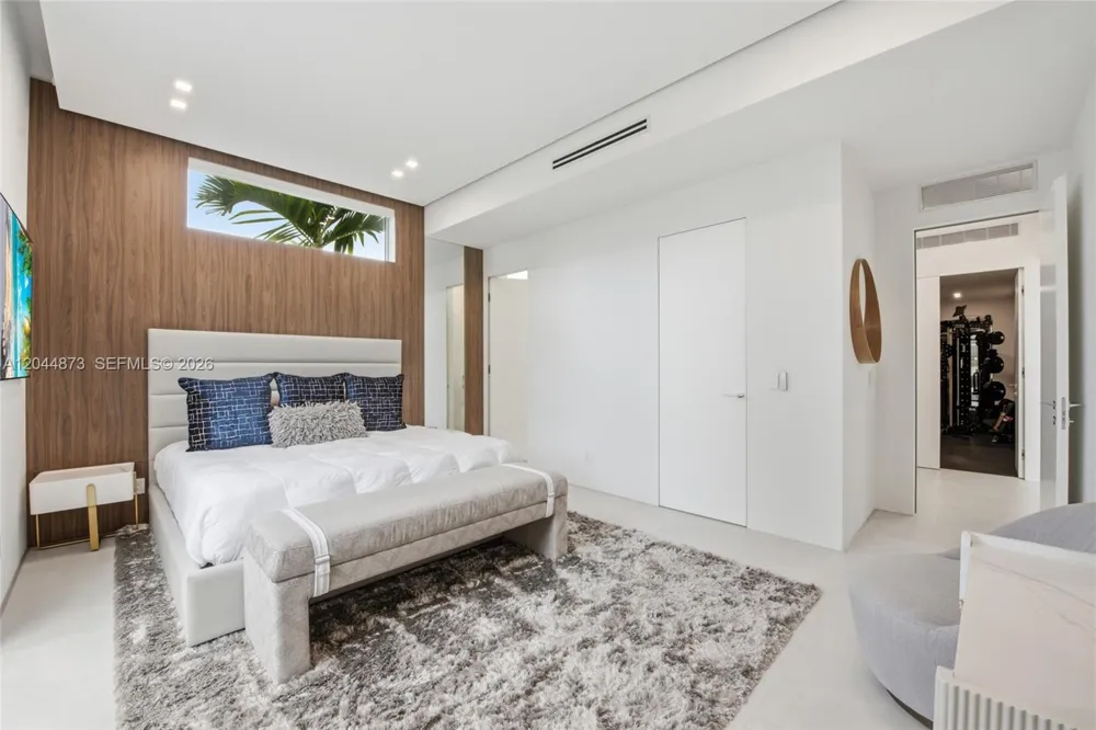 91 Fiesta Way Fort Lauderdale, FL 33301