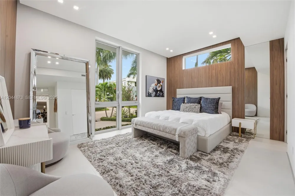 91 Fiesta Way Fort Lauderdale, FL 33301