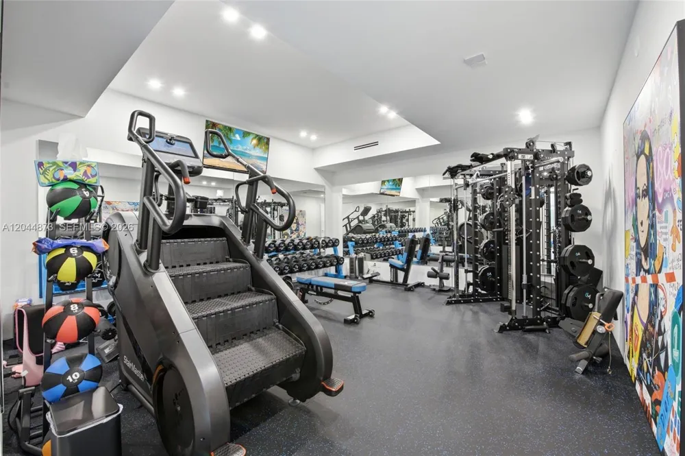 91 Fiesta Way Fort Lauderdale, FL 33301