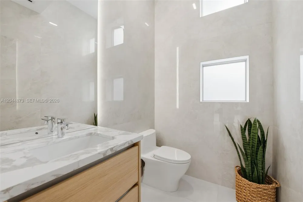 91 Fiesta Way Fort Lauderdale, FL 33301
