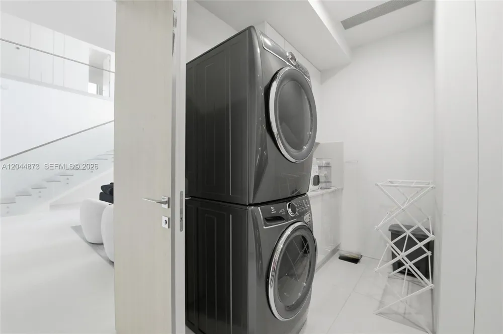 91 Fiesta Way Fort Lauderdale, FL 33301