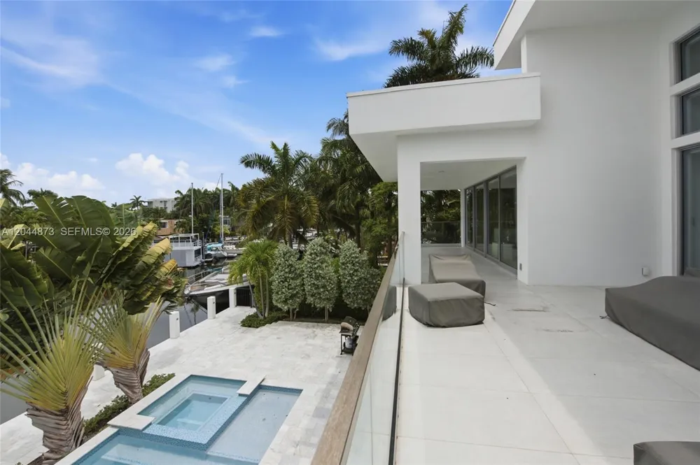 91 Fiesta Way Fort Lauderdale, FL 33301