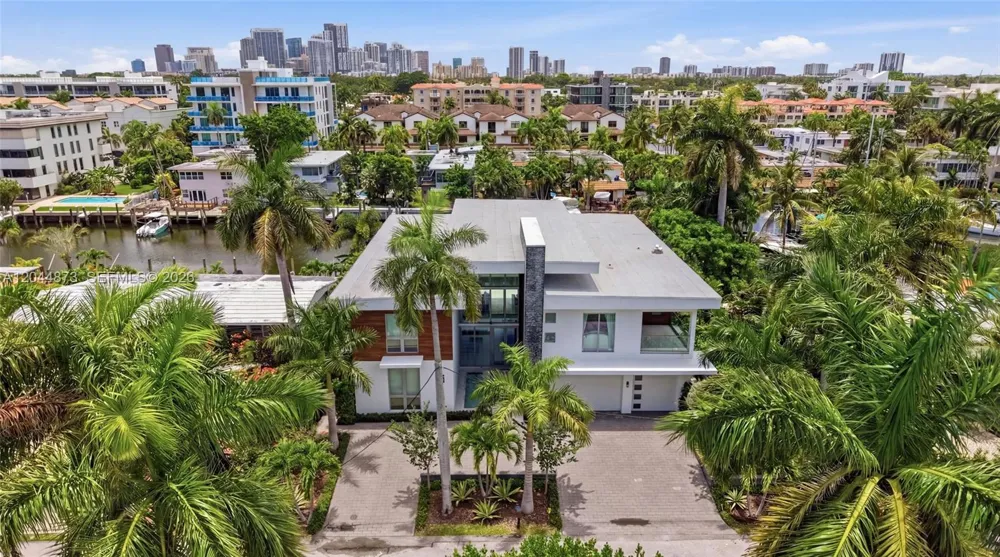 91 Fiesta Way Fort Lauderdale, FL 33301