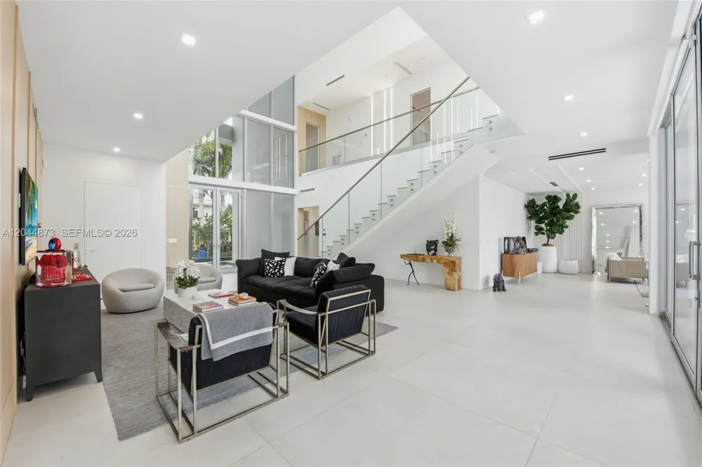 91 Fiesta Way Fort Lauderdale, FL 33301