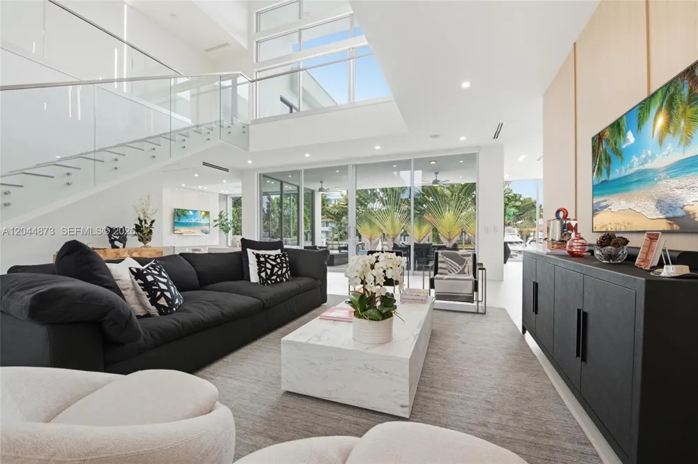 91 Fiesta Way Fort Lauderdale, FL 33301