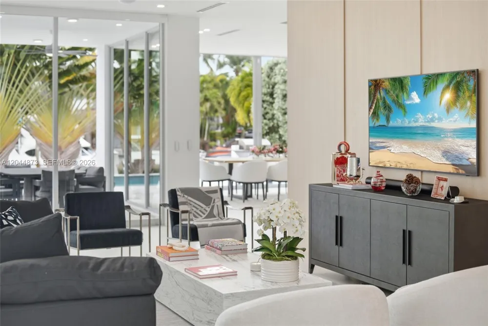 91 Fiesta Way Fort Lauderdale, FL 33301