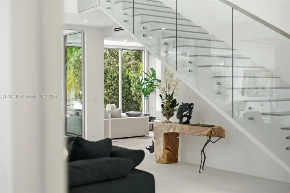 91 Fiesta Way Fort Lauderdale, FL 33301