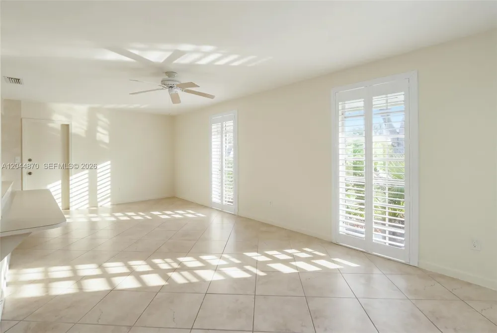 7520 SW 164th St Palmetto Bay, FL 33157