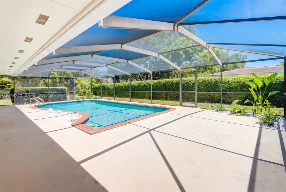 7520 SW 164th St Palmetto Bay, FL 33157
