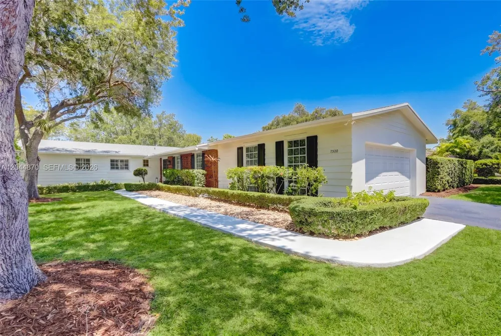 7520 SW 164th St Palmetto Bay, FL 33157