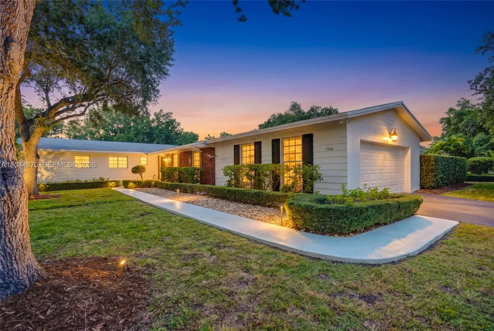 7520 SW 164th St Palmetto Bay, FL 33157