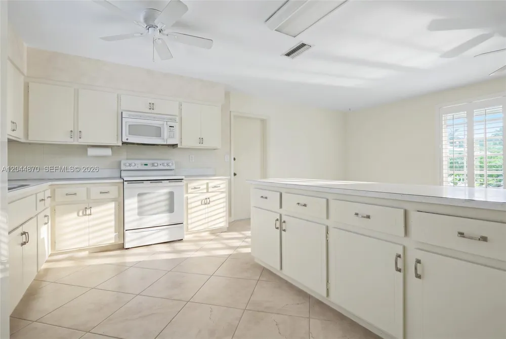 7520 SW 164th St Palmetto Bay, FL 33157