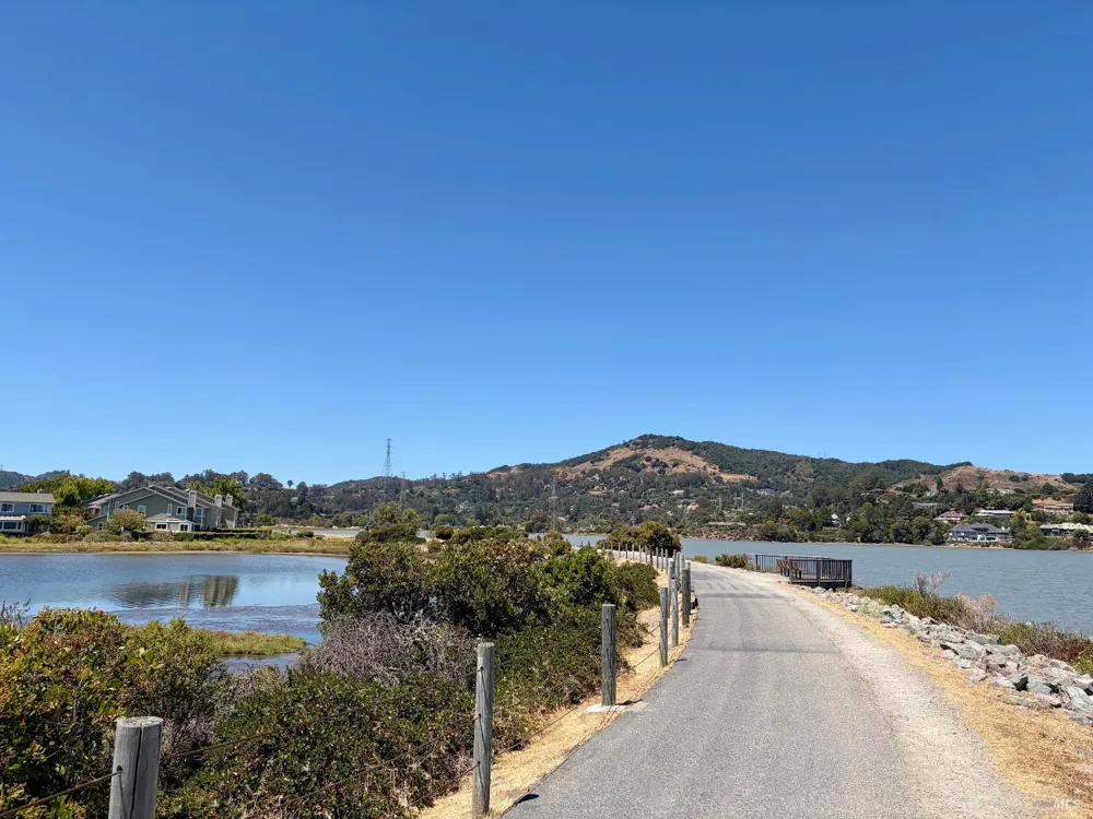 22 Hyannis Cove San Rafael, CA 94901