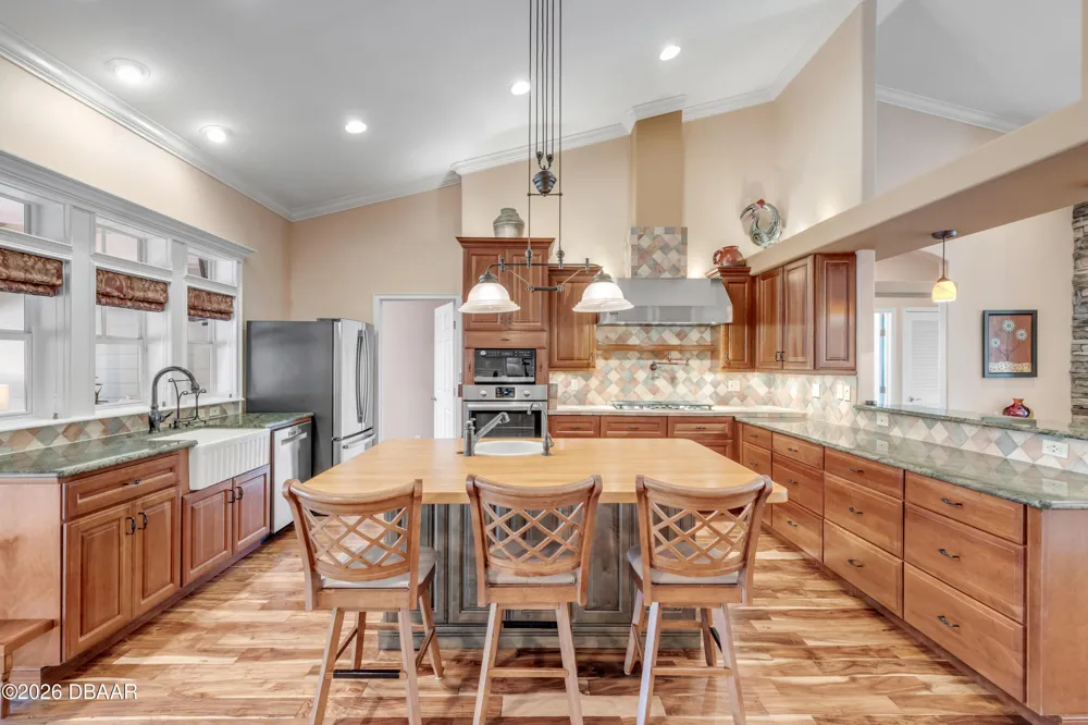 521 S Peninsula Avenue New Smyrna Beach, FL 32169