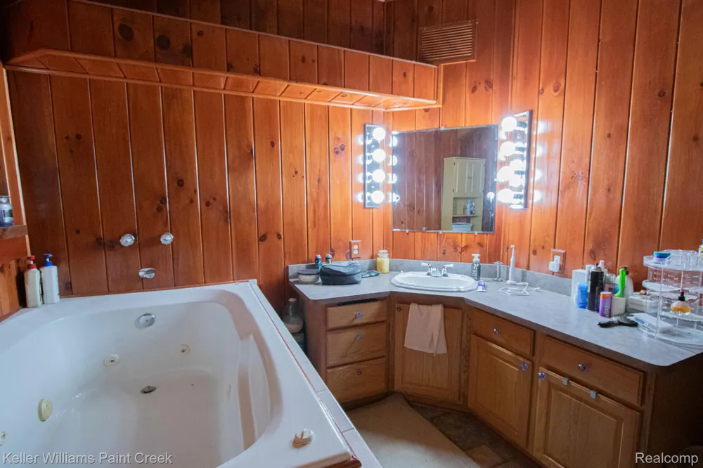 5104 Ravenswood Road Kimball Township, MI 48074