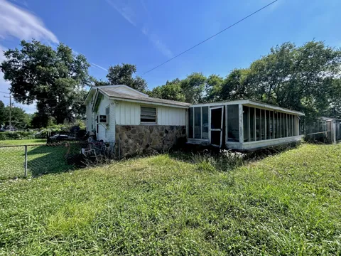 584 W State Line Road