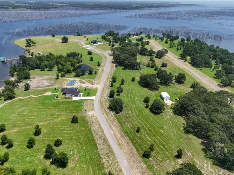370 Shoreline Drive