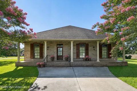 18254 Robinwood East Drive