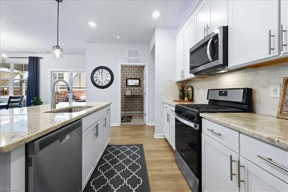 5127 Garnet Hill Drive Clemmons, NC 27021